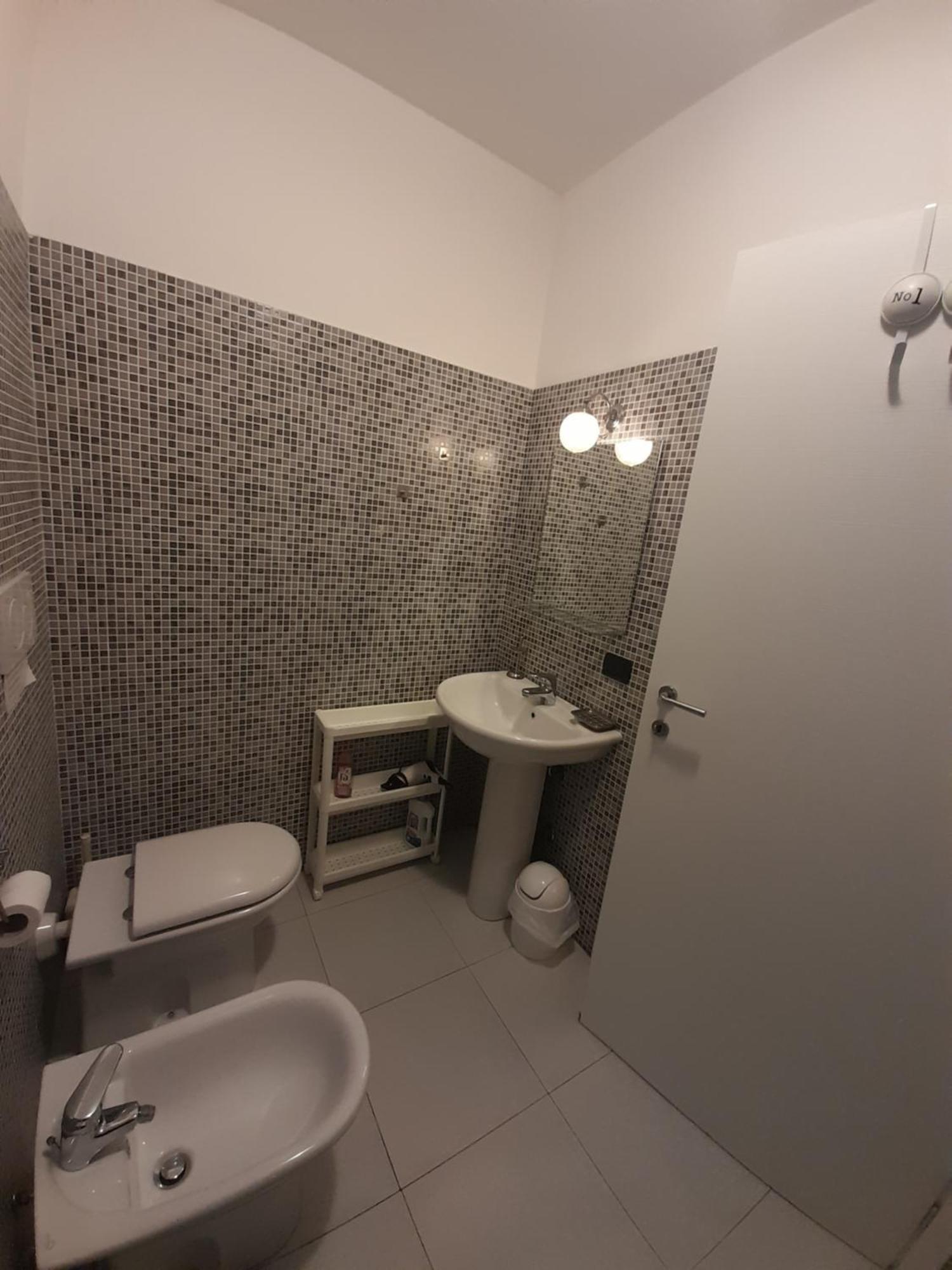 A Casa Di Sole Apartment Arese Bagian luar foto
